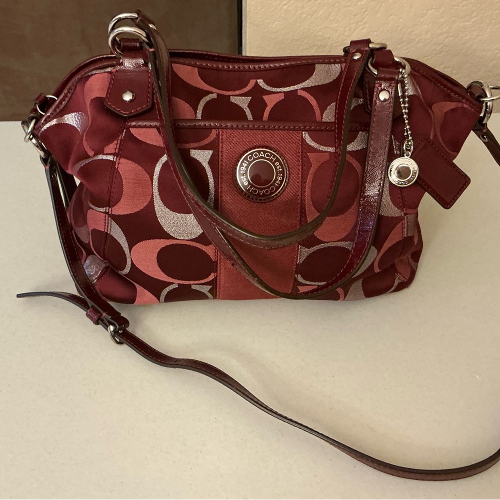 Pristine Coach Red Elegant Shoulder Bag with Signature Design